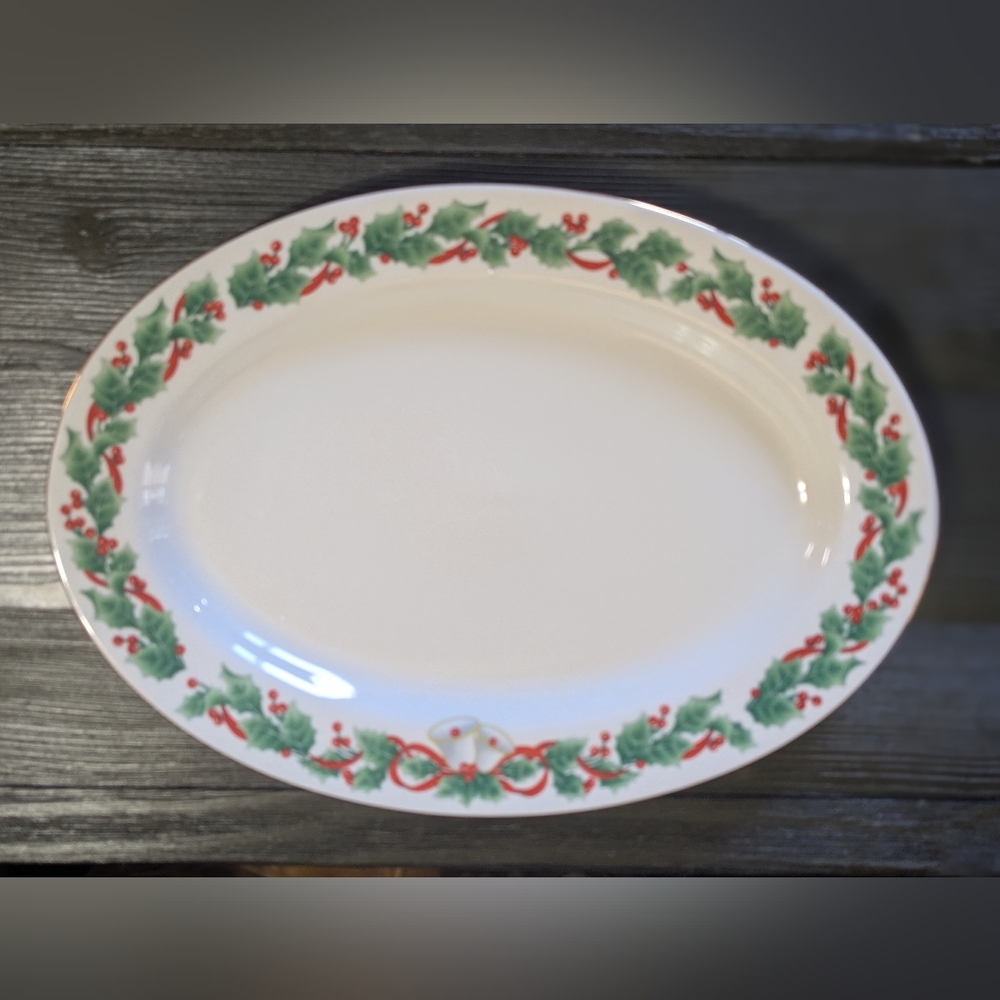 ROYAL MAJESTIC FINE CHINA NOEL 8401 MADE IN CHINA 14" OVAL SERVING PLATTER